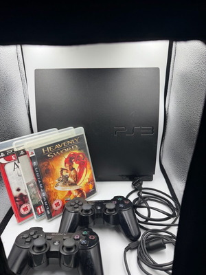 PlayStation 3 употребявана с 2 контролера и 3 игри