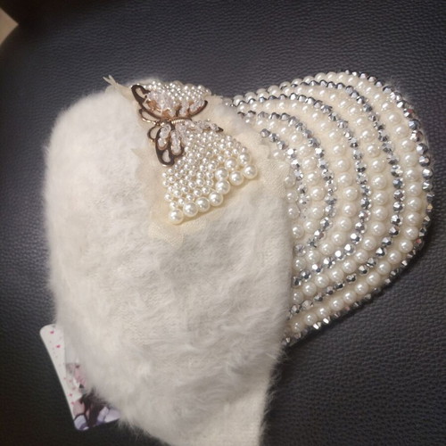 Women's winter fur hat new, white