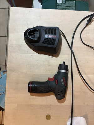 Bosch GSR 10,8V-LI Professional cordless drill used with battery and charger