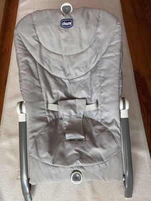 Chicco Pocket Relax baby bouncer like new, gray