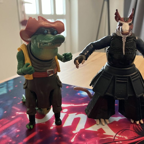 TMNT Playmates 2023 Leatherhead and Splinter action figures like new set