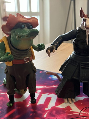 TMNT Playmates 2023 Leatherhead and Splinter action figures like new set
