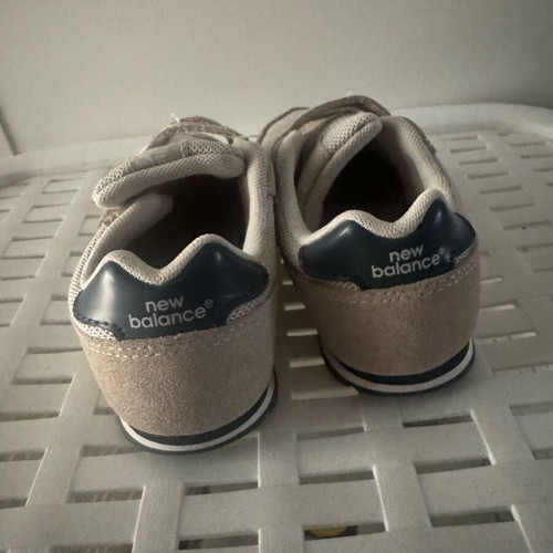 New Balance kids sneakers size 27.5 like new beige