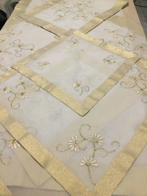 Set of 6 tablecloth squares and table runner semeni new
