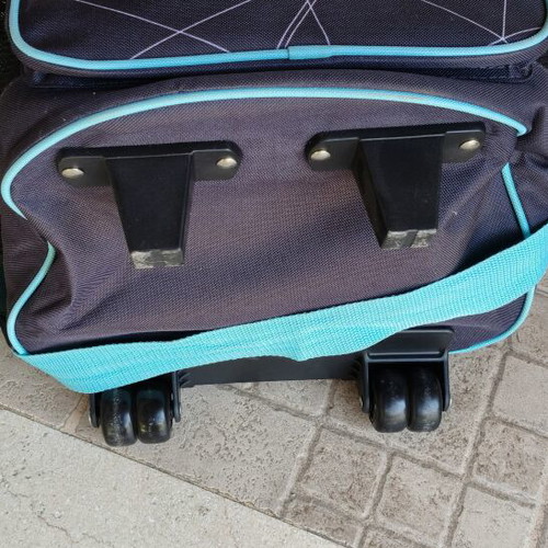 Insulated Cooler Bag 30L with Wheels and Shoulder Strap like new