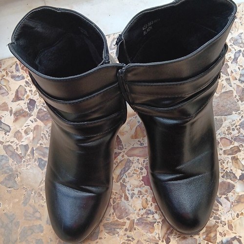 Voi&Noi low ankle boots size 37 used, black with warm lining and zipper