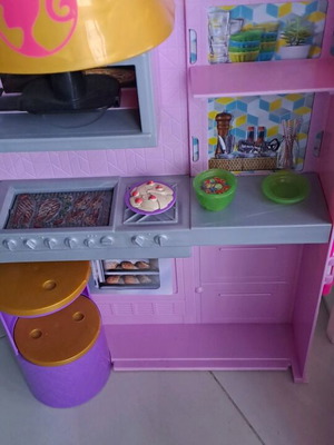 Barbie restaurant suitcase used, portable