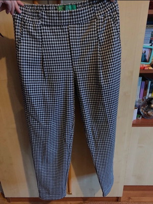 United Colors of Benetton cigarette pants like new, size S