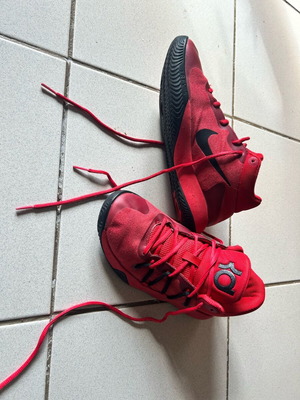Nike KD Trey 5V Basketball Shoes Size 39 Like New Red Black