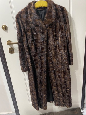 Fur coat brown, like new, size L