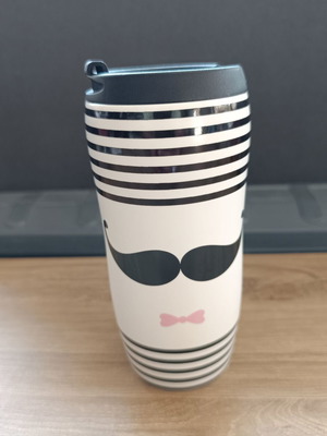 Πορσελάνινο ποτήρι moustache με αεροστεγές καπάκι σε άριστη κατάσταση