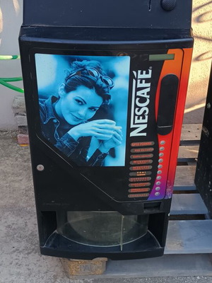 Αυτόματος πωλητής καφέ και ροφημάτων Nescafé μεταχειρισμένος