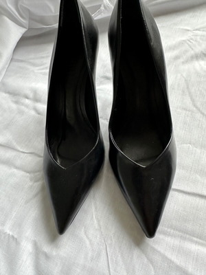 Πολυτελή παπούτσια από τη Γερμανία, νούμερο 35, τακούνι 7 εκ.