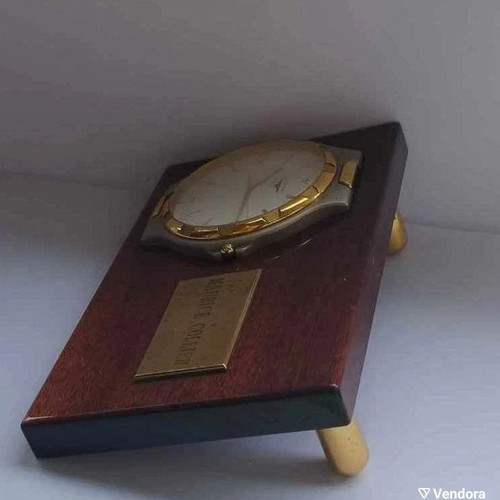 Longines Conquest table clock used with wooden base