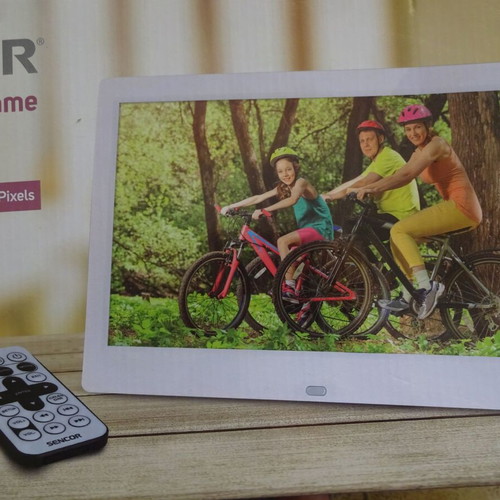 SENCOR 10' digital photo frame with remote control