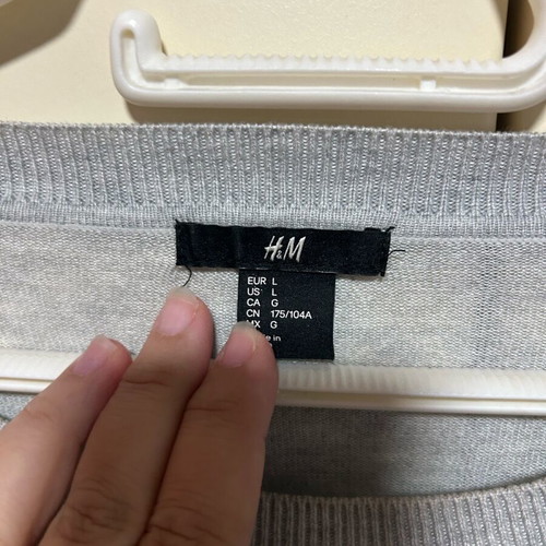H&M Thin Sweater Grey Like New with Rhinestone Print Size L