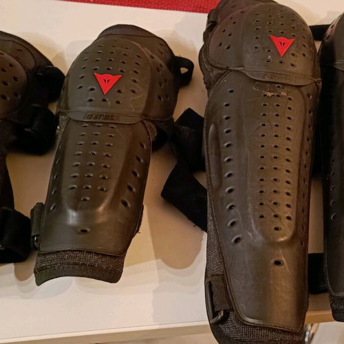 Dainese knee and elbow protectors like new