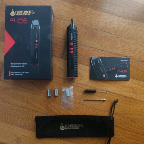 Aura Flowermate vaporizer like new with box and accessories