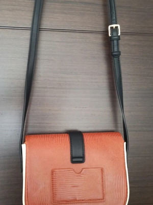 Axel crossbody bag like new, white and brown