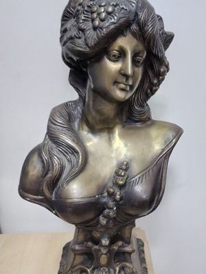 Oxyde brass female bust vintage new