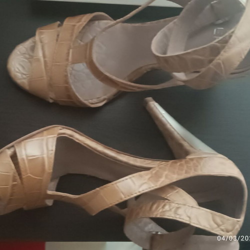 Gianfranco Ferre Croco Leather Sandals Size 37 Like New