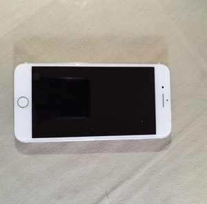 Iphone 7 Plus ( + Θήκη που φαίνεται στην εικόνα )