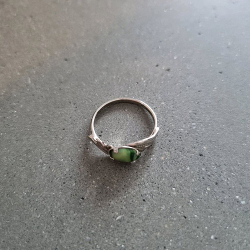 Vintage fashion ring with green cat's eye stone, new