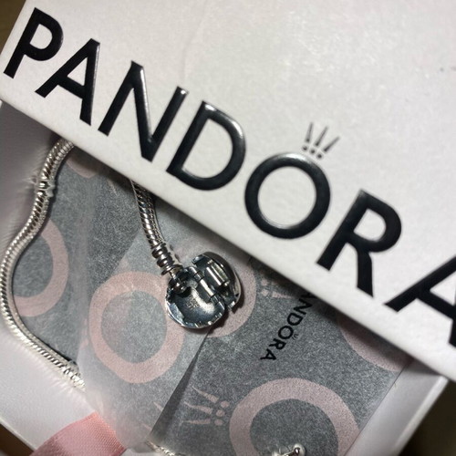 Pandora silver bracelet like new with heart clasp and snake chain 18 cm