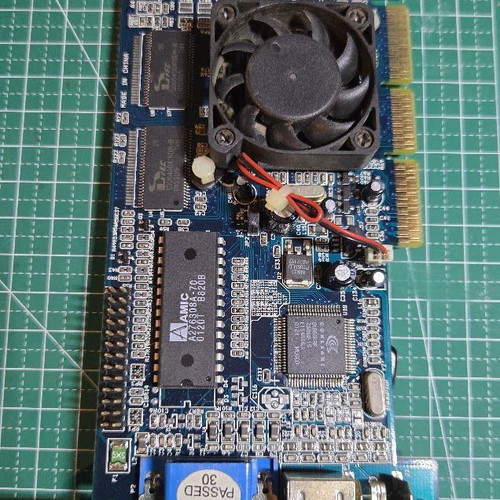 Vintage retro AGP graphics card 32MB SDRAM like new with S-Video and TV-Out