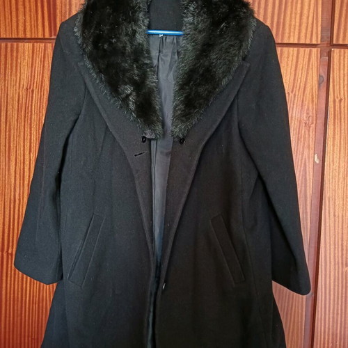 Women's wool and cashmere coat with removable fur collar, like new, black