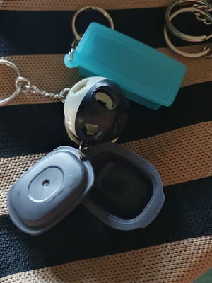 Σετ μπρελόκ Tupperware με δοχείο ψύξης και παιδικό παιχνίδι