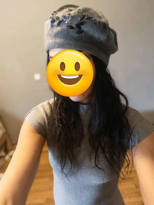 Grey mini fitted dress with beautiful texture and beret gift