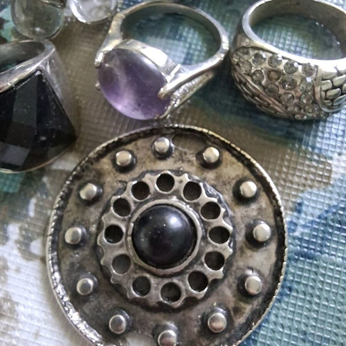 Jewelry set used, rings and pendant