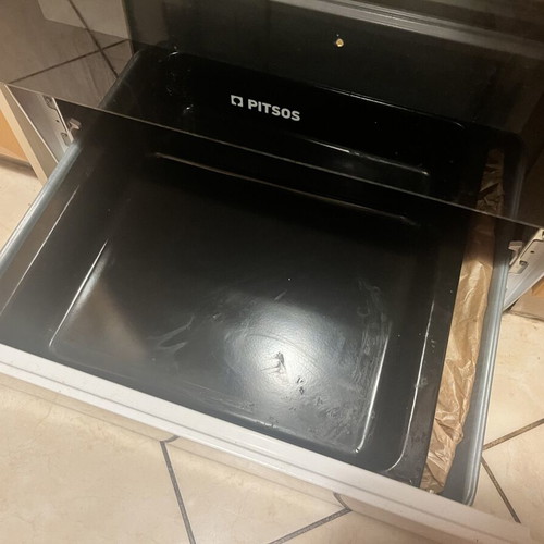 PITSOS kitchen stove with 4 burners and oven