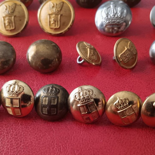 Lot of 19 used collectible military buttons of various sizes