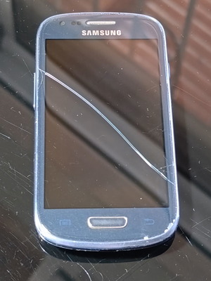 Samsung I8190 Galaxy S III mini used for parts, cracked screen, no battery