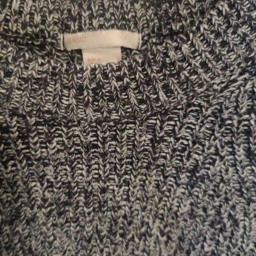 Knitted sweater H&M medium like new, black and white