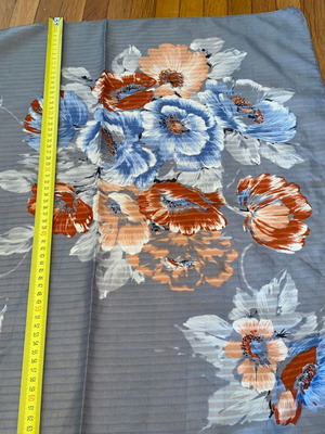 Vintage φουλάρι με floral μοτίβο σε γκρι-μπλε φόντο, μεταχειρισμένο
