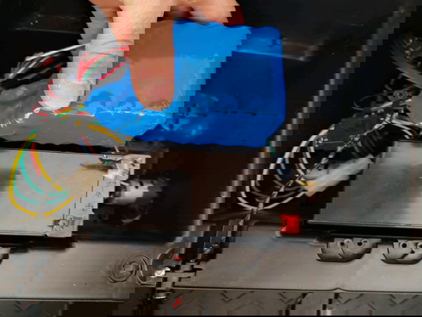 Μπαταρία Λιθίου για Παιδικά Αμαξάκια 12V/8ah + Φορτιστής  Δύναμη & Αυτονομία! + εγγυηησ 2 χρόνια