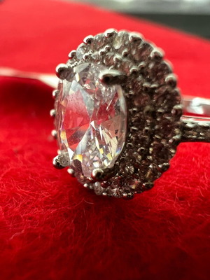 Women's ring new, size 16, excellent