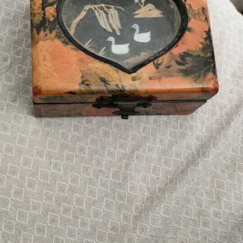 Jewelry box small vintage like new