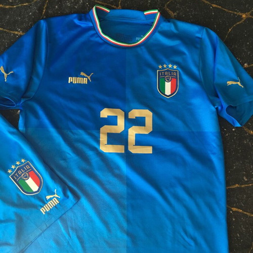 Italy 22 Zaniolo football jersey and shorts, size L