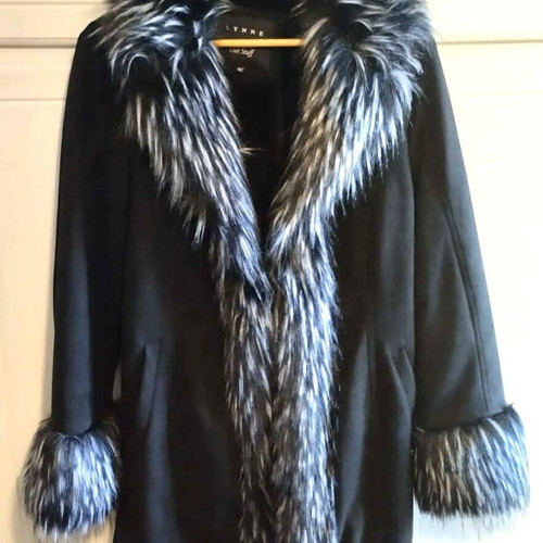 Lynne black coat with fur size 42 like new