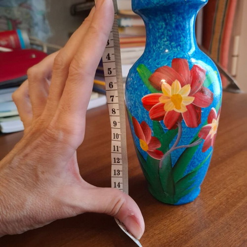 Small hand-painted vase 15 cm, like new