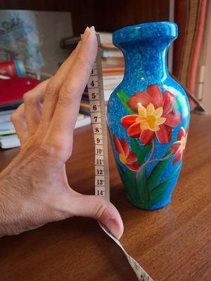 Small hand-painted vase 15 cm, like new