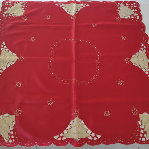 Various Christmas tablecloths used, in good condition