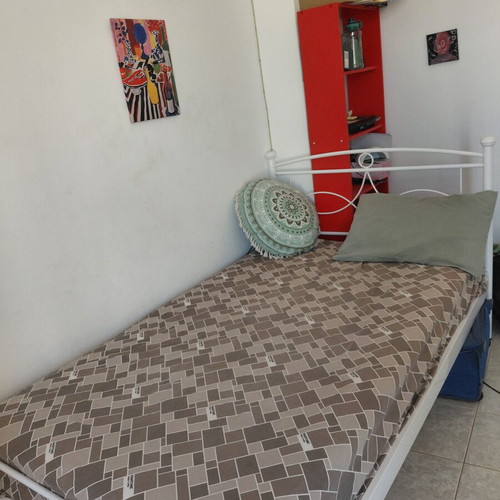 Semi-double bed with mattress 200x120, like new