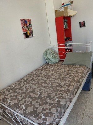 Semi-double bed with mattress 200x120, like new