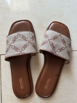 Michael Kors δερμάτινα πέδιλα