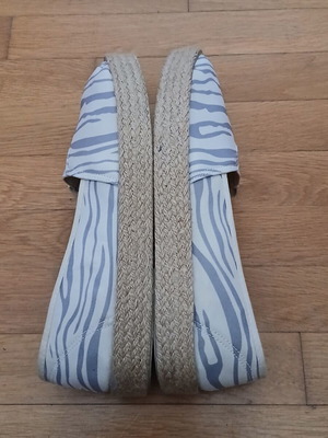 Voi & Noi women's espadrilles size 39 like new, white and blue